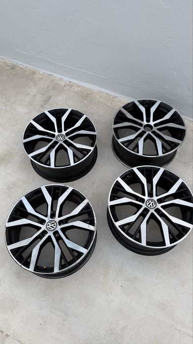 Vendo jantes 19 golf 7 gti originais!!