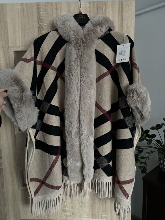 Zimowe ocieplane ponczo narzutka kurtka z futerkiem