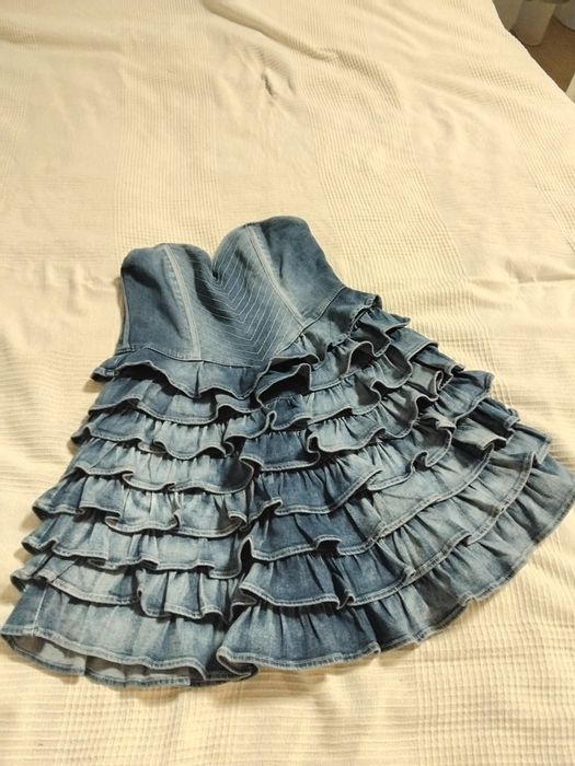 Guess Jeans Sukienka Krótka – Koronkowa, Bez Ramiączek, Made in Mexico