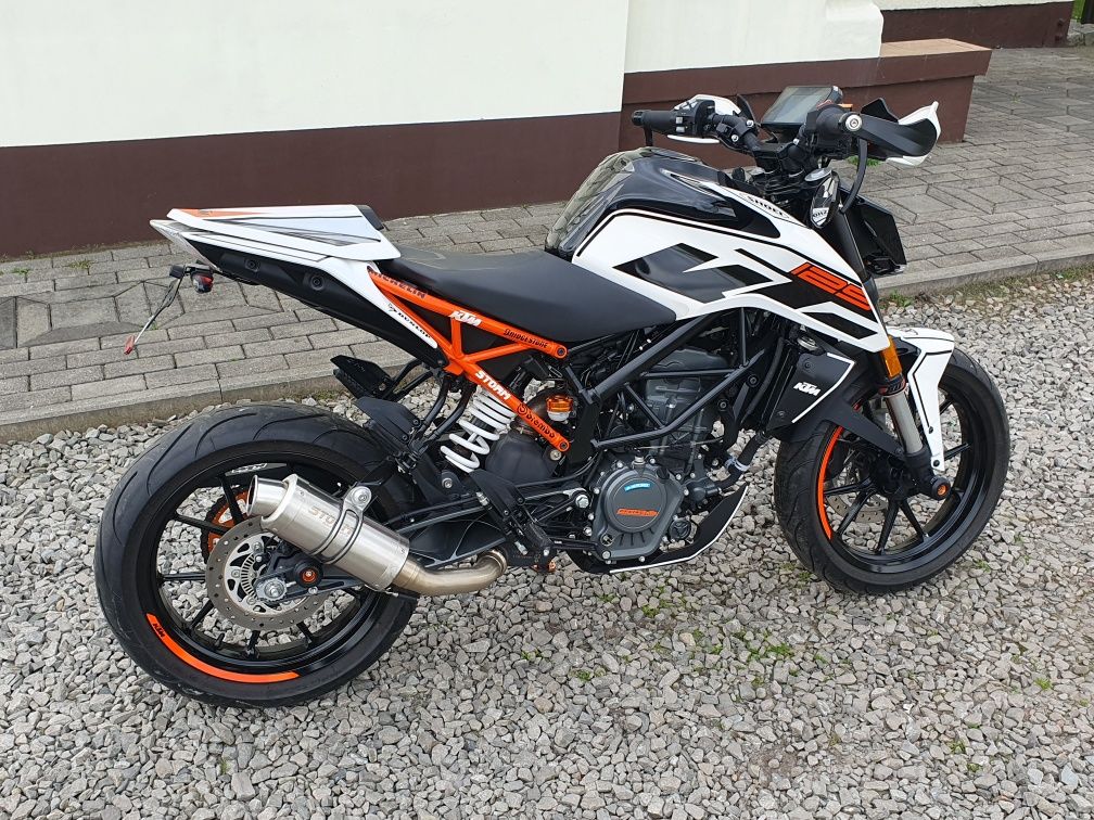 Ktm duke 125 abs posiada dodatki ,stan perfekt