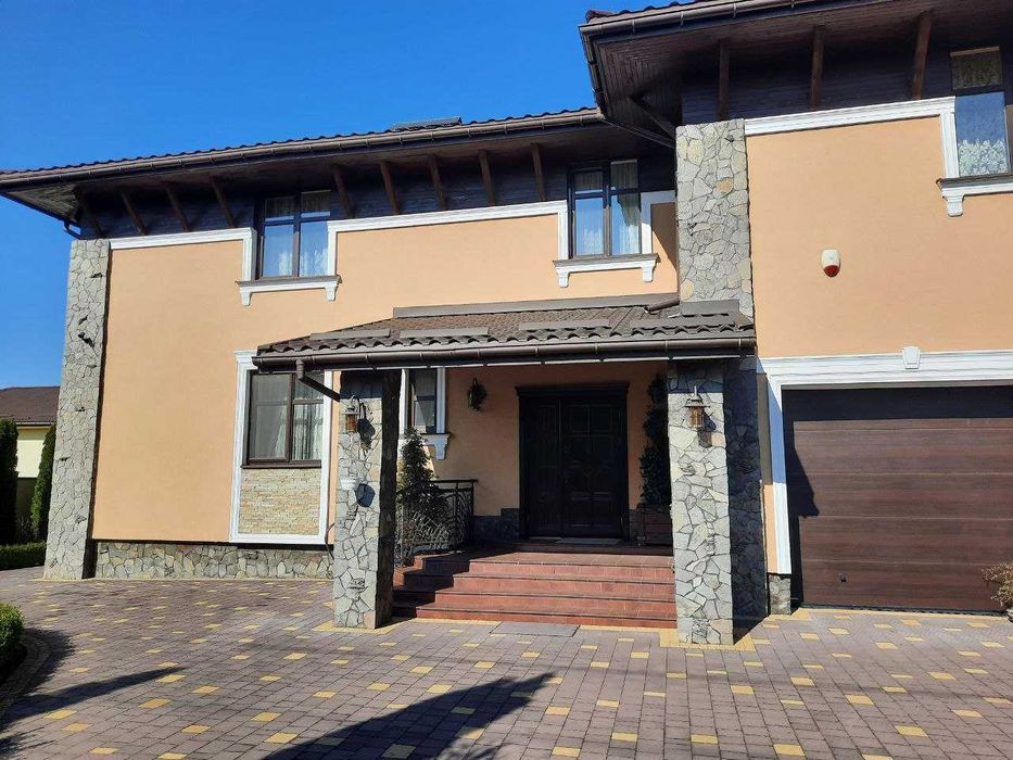 Продаж елітного будинку 355 м²  та 21 сот. землі у с.Конопниця