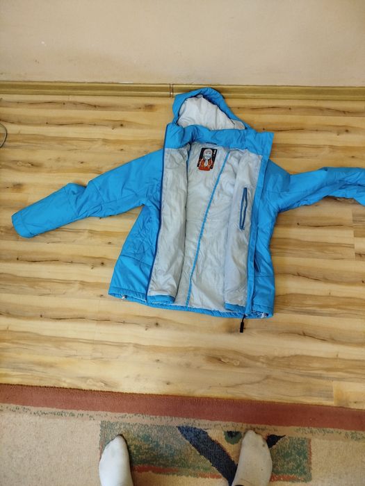 Продаю куртку  синього кольору