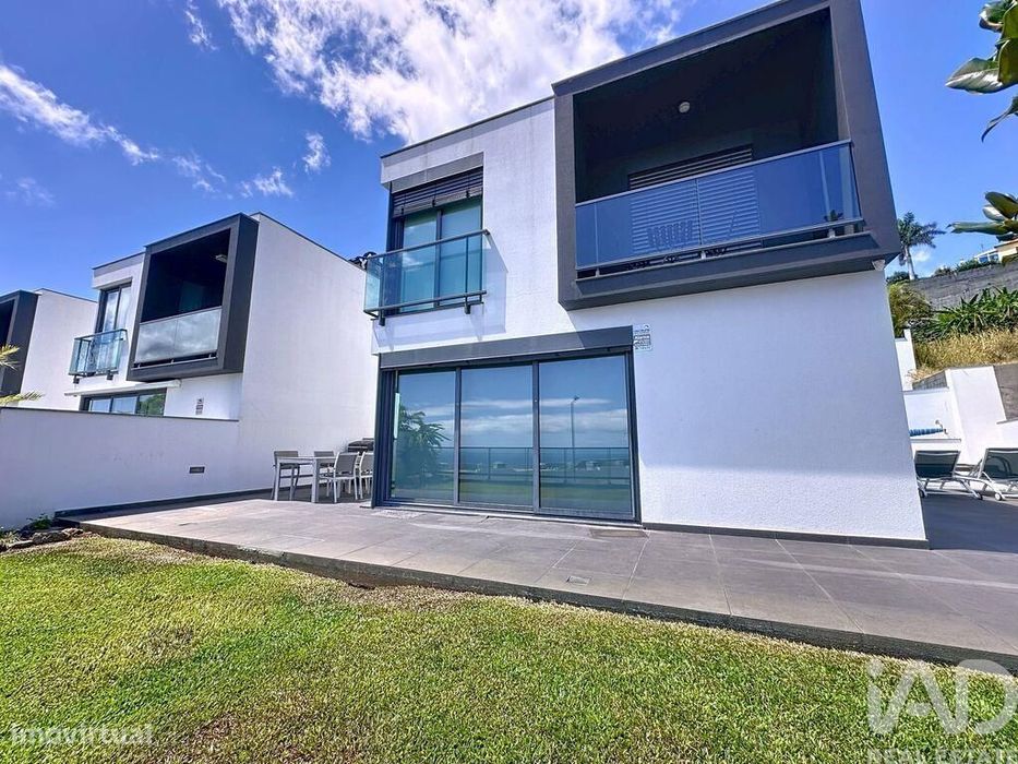 Casa / Villa T3 em Caniço de 238,00 m2