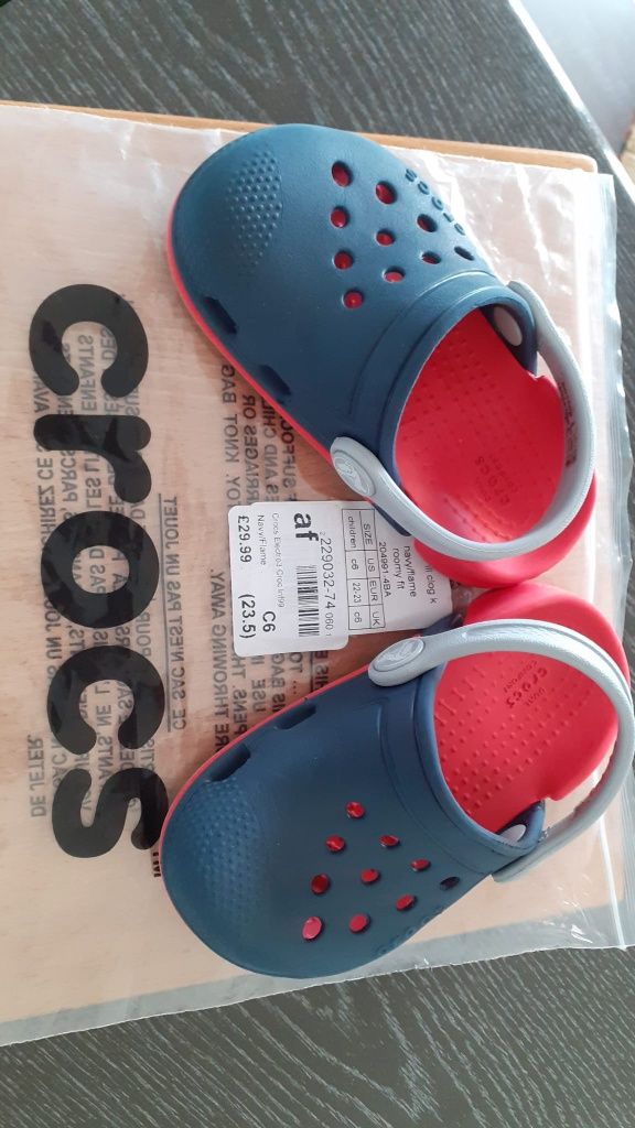 Crocs portes incluídos