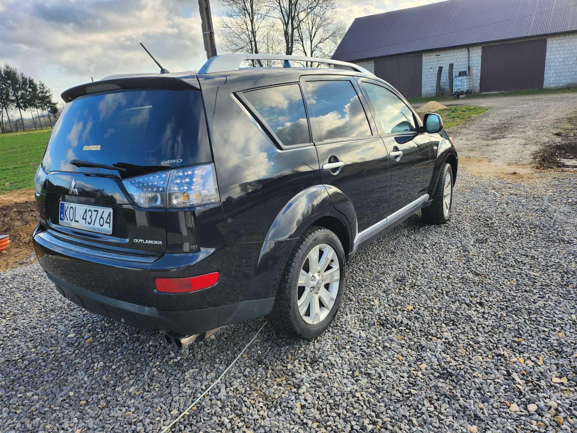 Outlander 2 4x4 skóra Xenon nawigacja 7 osob