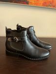 Botas pretas cano baixo novas