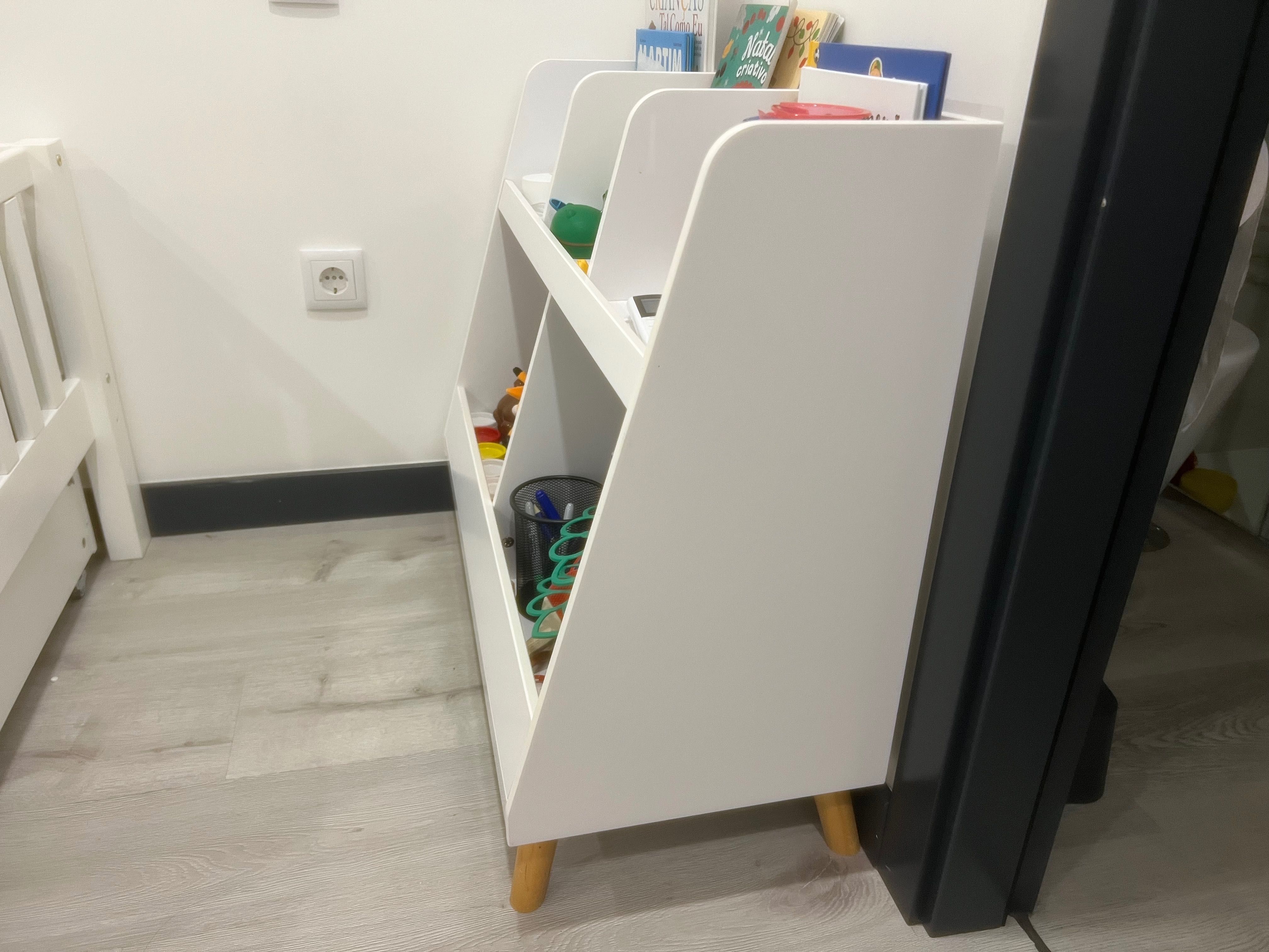 Estante quarto infantil