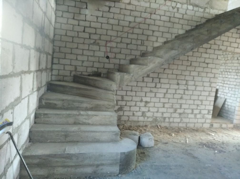 Изготовление бетонных сходов лестницы