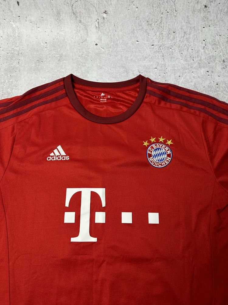 Adidas T Shirt FC Bayern  Size XL