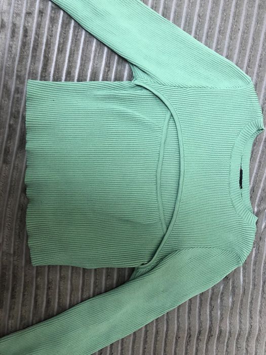 вкорочена кофтинка з рукавами 3/4, з вирізом на декольте, розмір М