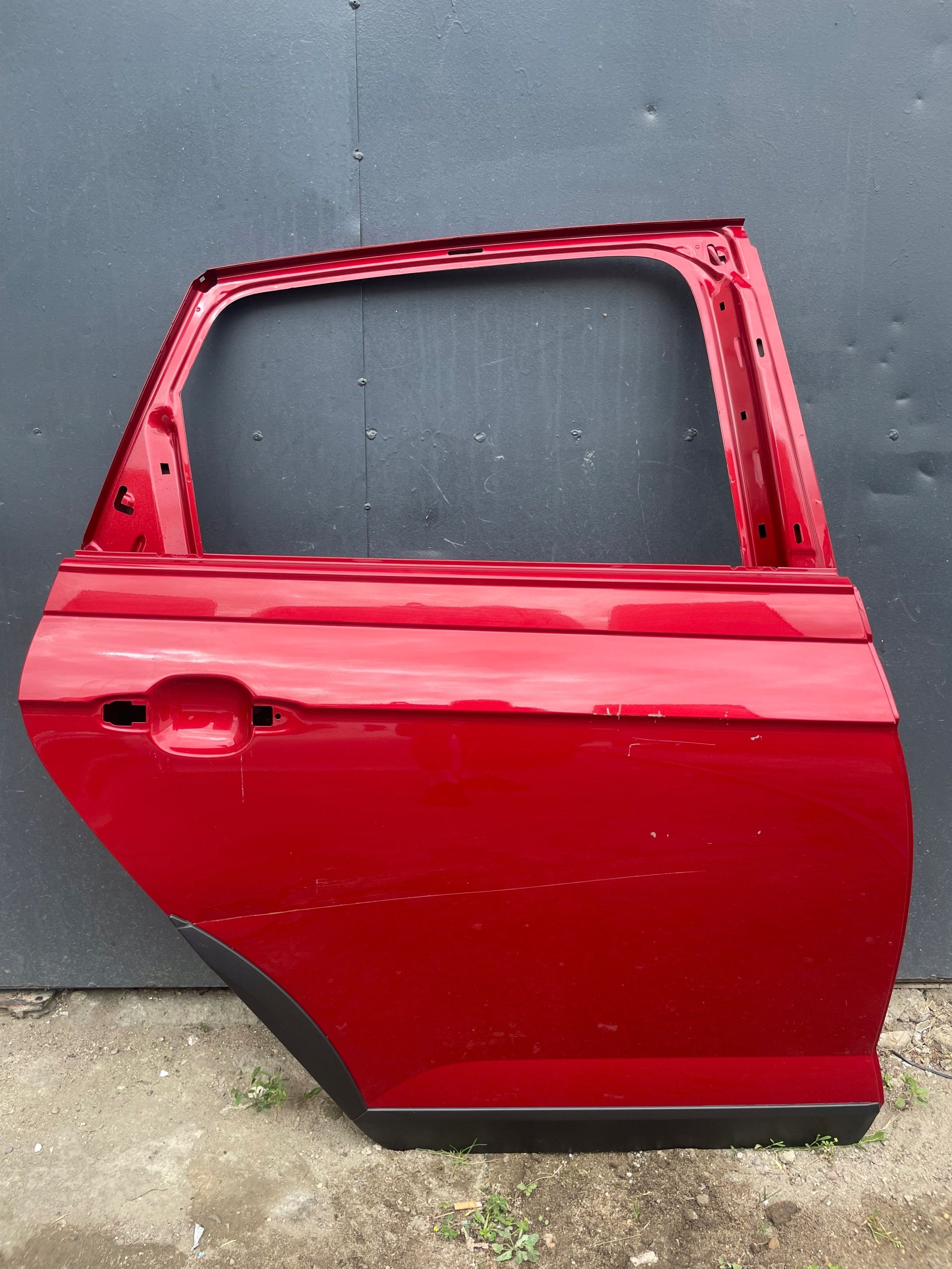 VW taigo drzwi prawe tył tylne