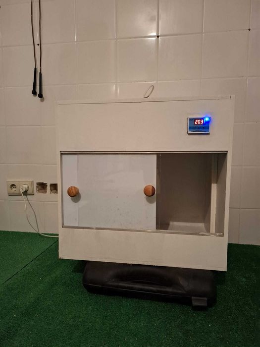 Incubadora/Maternidade Aves