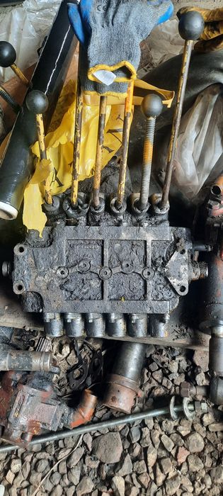 Rozdzielacz koparka ostrówek 6sekcyjny.