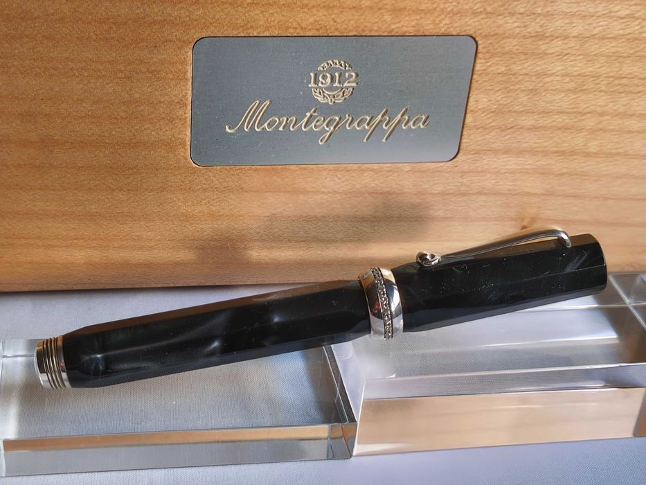 Caneta Montegrappa Micra Charcoal com Diamantes RollerBall