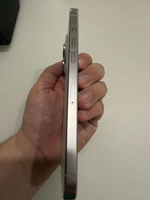 Продам телефон iPhone 15 Pro Max white titanium 256 gb never lock