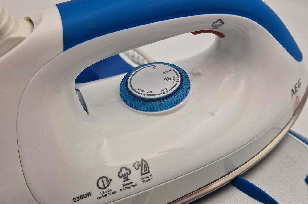 Żelazko Stacja Parowa Quicksteam DBS3350-1. 2400W Szybkie Prasowanie!