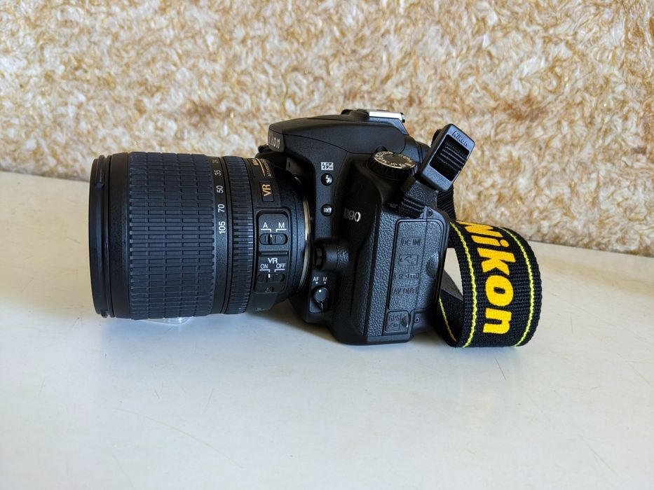 Nikon D90 AF-S 18-105 ED VR  як новий маленький пробіг