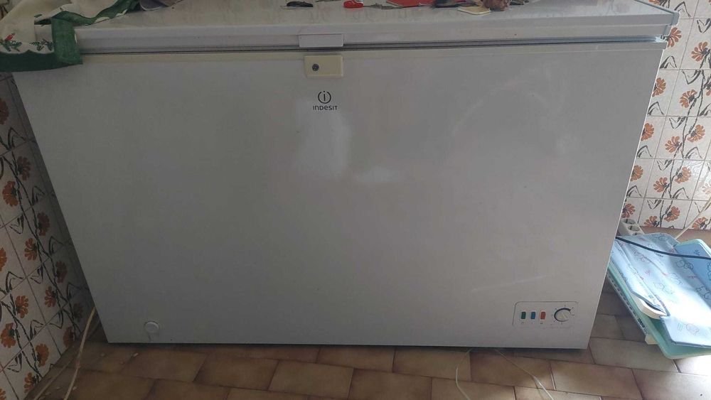Vende-se arca congeladora horizontal de 300 litros