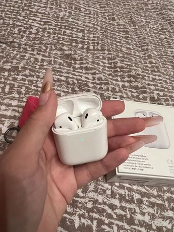 Продам бу Apple Airpods 2 з wireless charging case