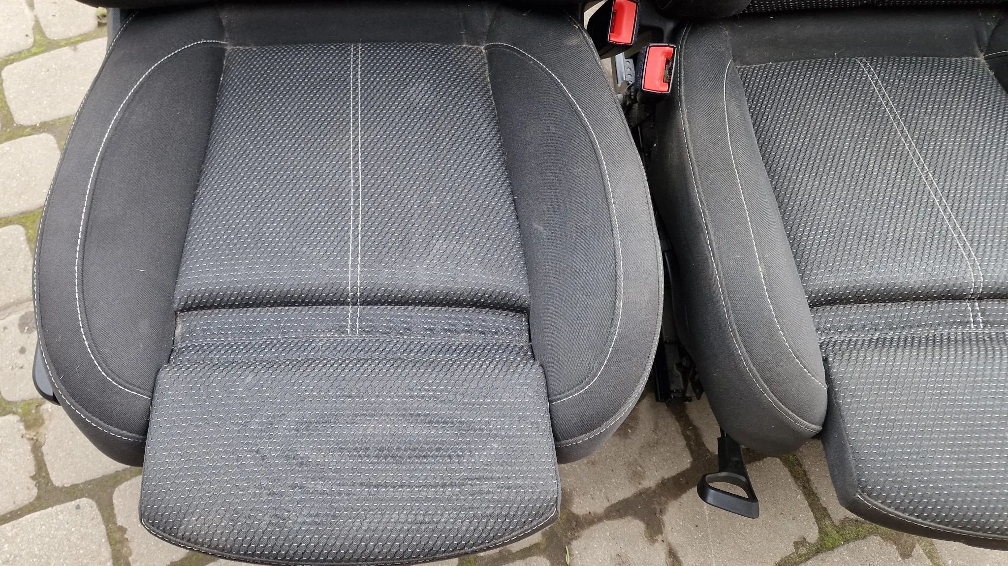 FOTEL PRZÓD PRAWY LEWY REGULOWANY GRZANY OPEL ASTRA IV KOMBI