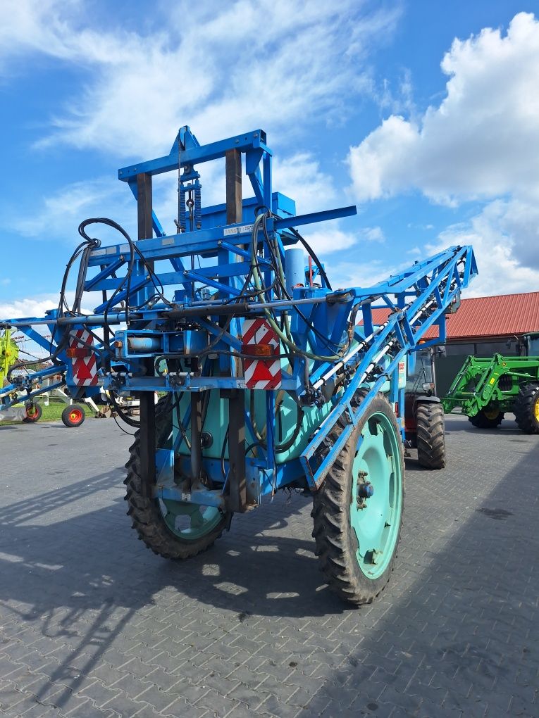 Opryskiwacz Berthoud Mack 32 poj 3200l belka 24m