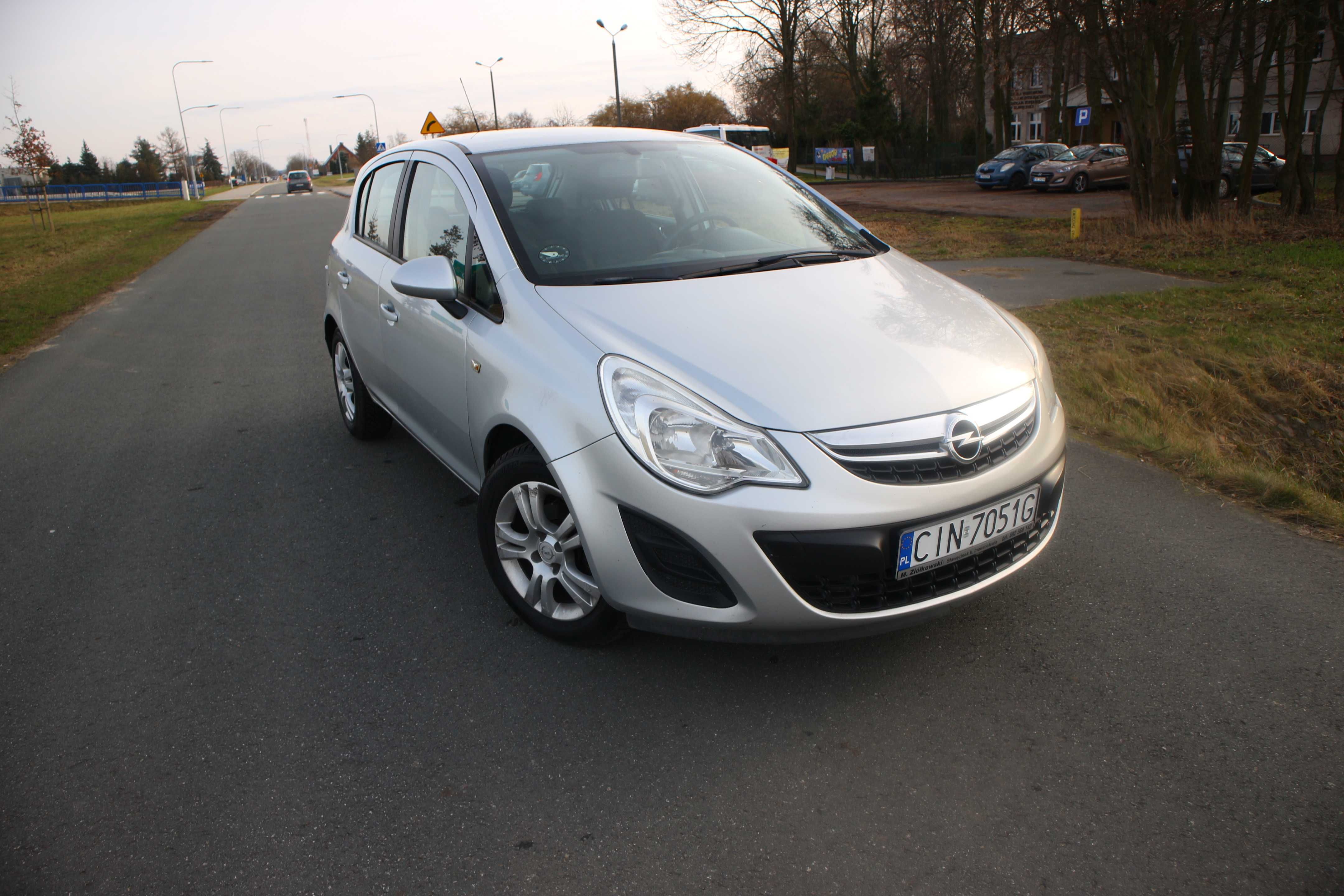 Opel Corsa D 2013 r. Benzyna Zarejestrowana 5 Drzwi Zadbana