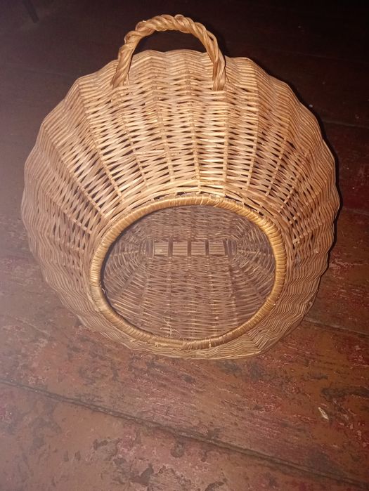 Kosz wiklinowy dla kota