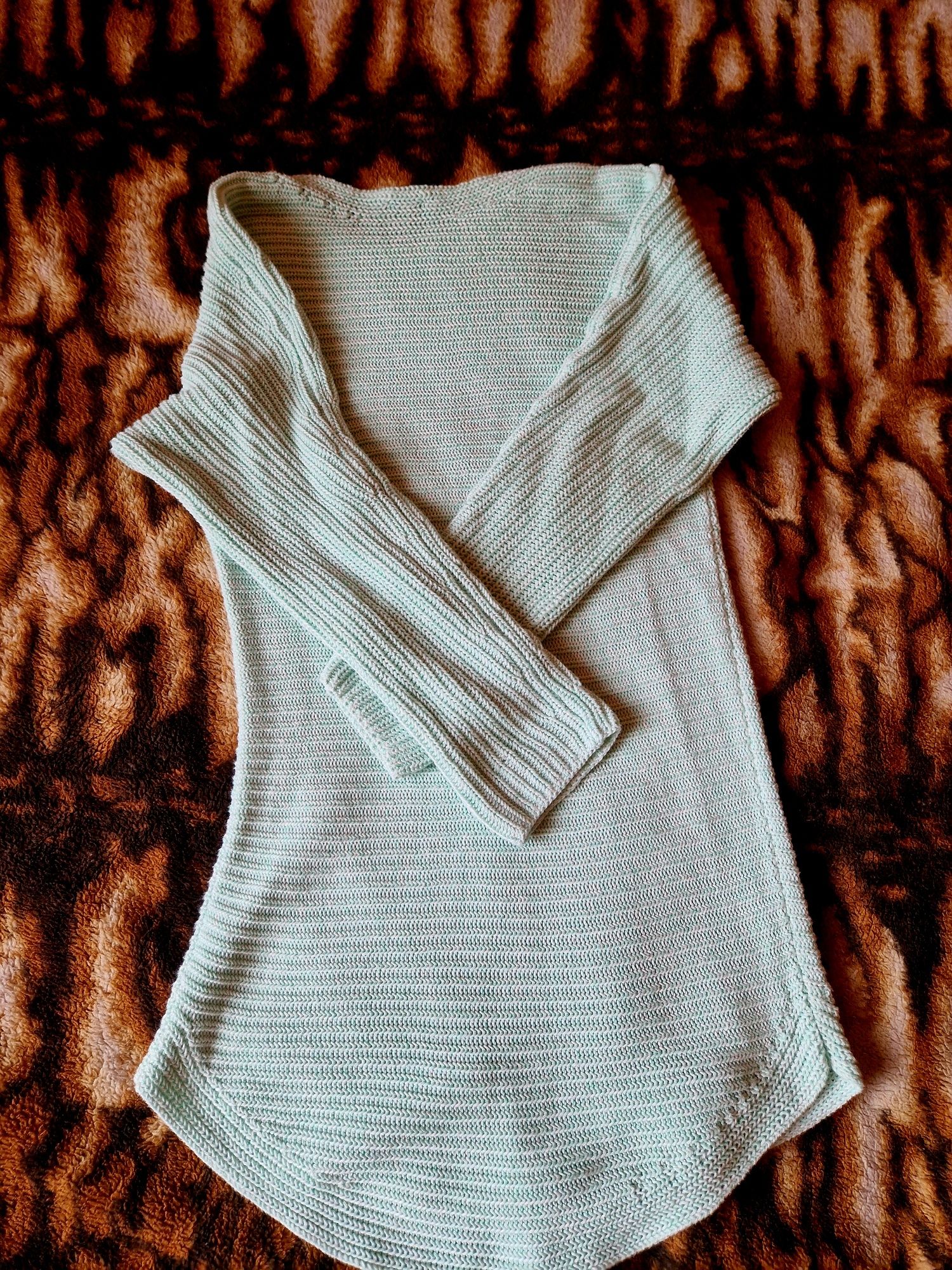 Sweter długi miętowy rozmiar xs
