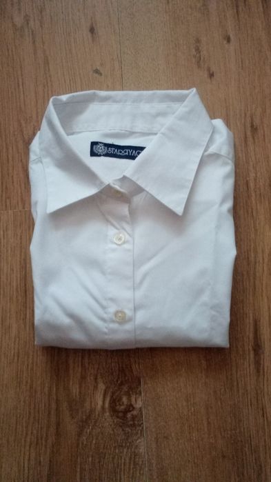 Biała koszula chłopięca