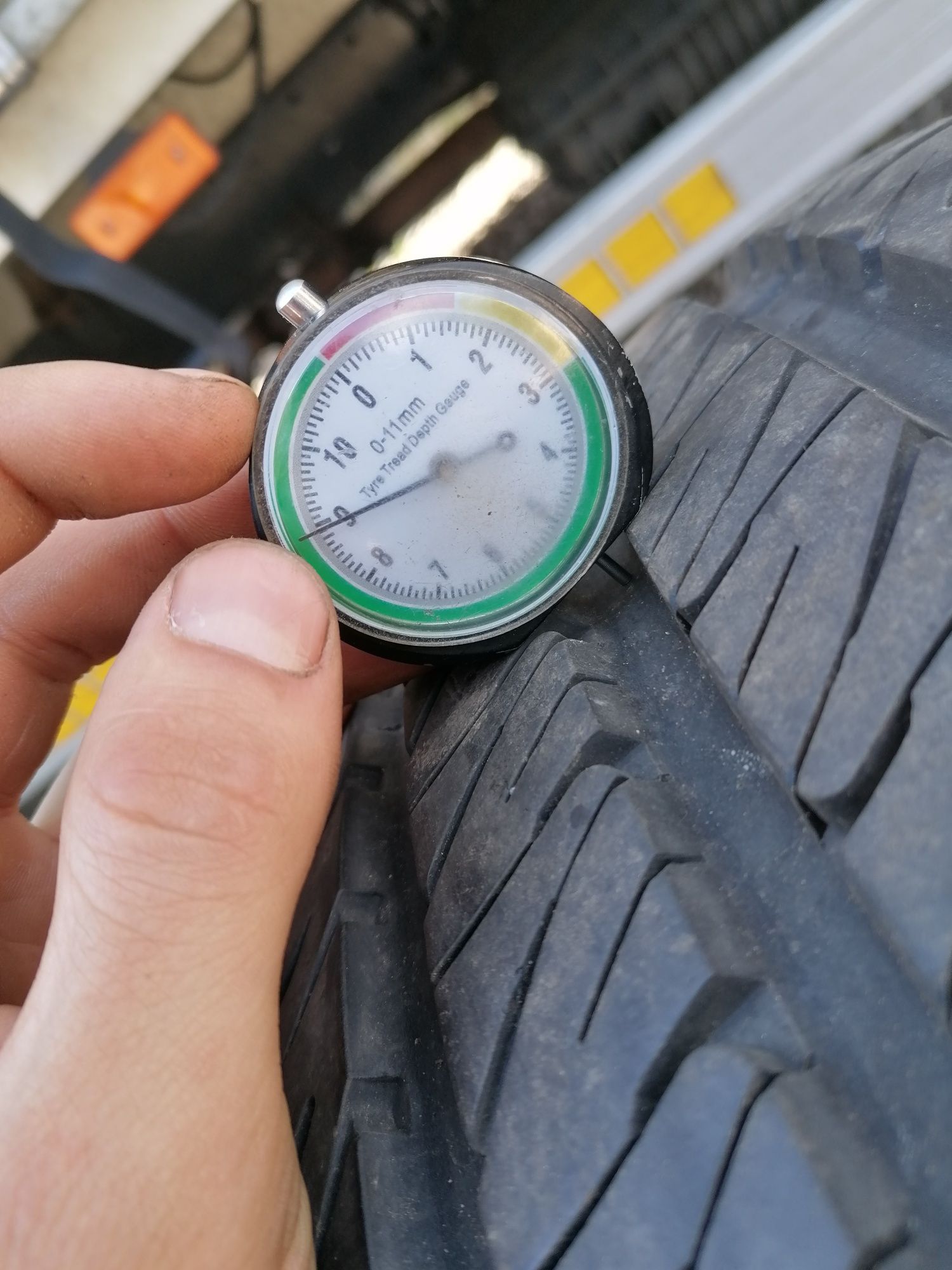 215/70/15 C Uniroyal