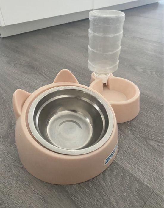 tigela de água e comer