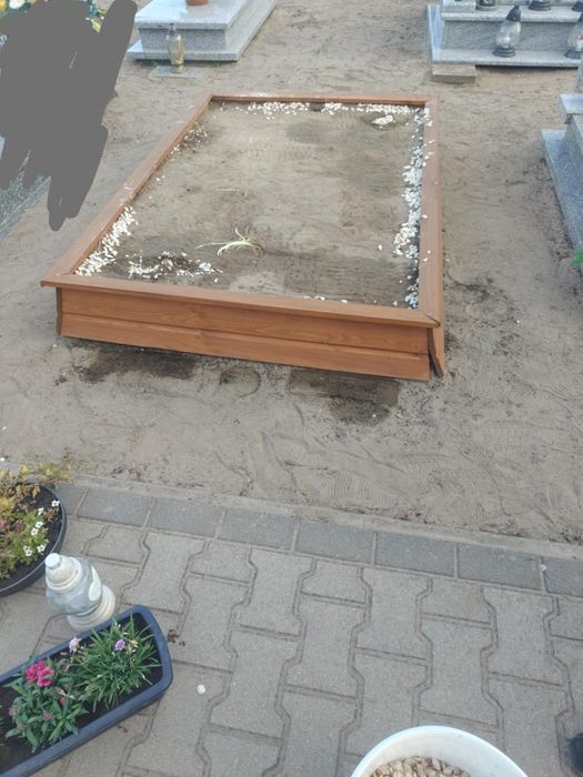 Obudowa grobu/Obrzeże nagrobne/ Nagrobek tymczasowy drewniany podwójny