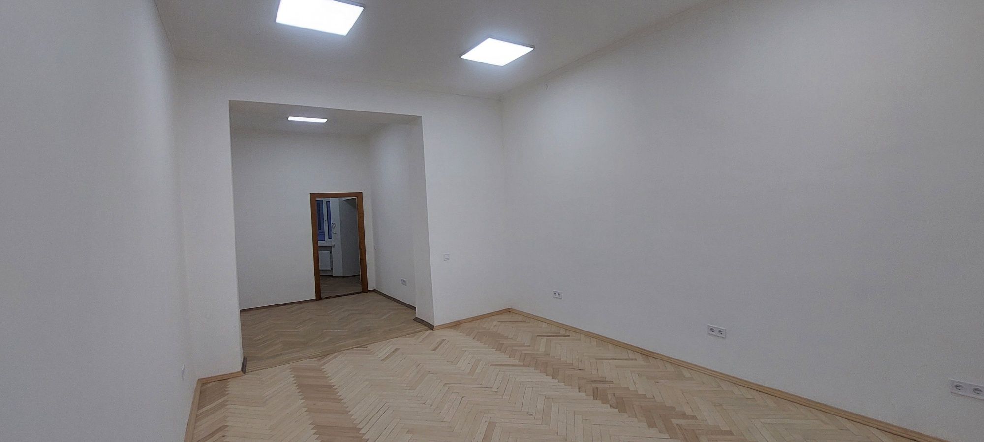 Нежитлова будівля в оренду в центрі Львова на 14 кабінетів, 488,7 м2.