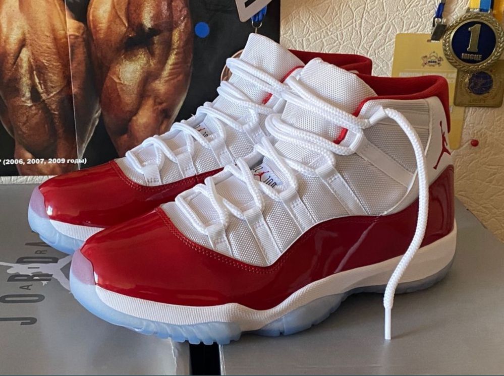 Новые кроссовки Jordan 11 retro , cherry nike