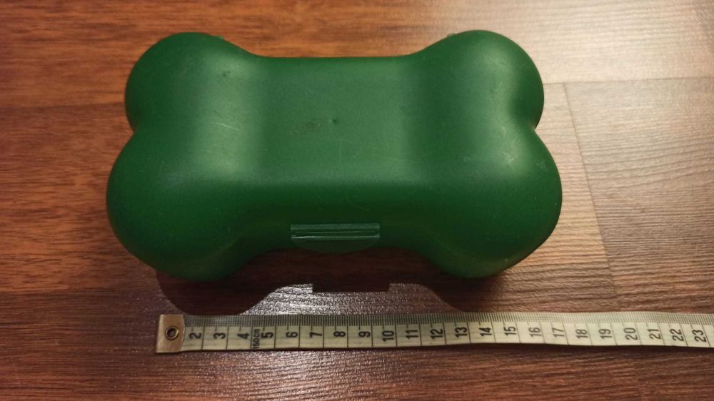 NA CEL CHARYTATYWNY Pojemnik na przysmaki.