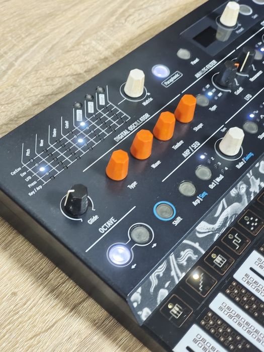 Arturia Microfreak synthesizer - ler descrição