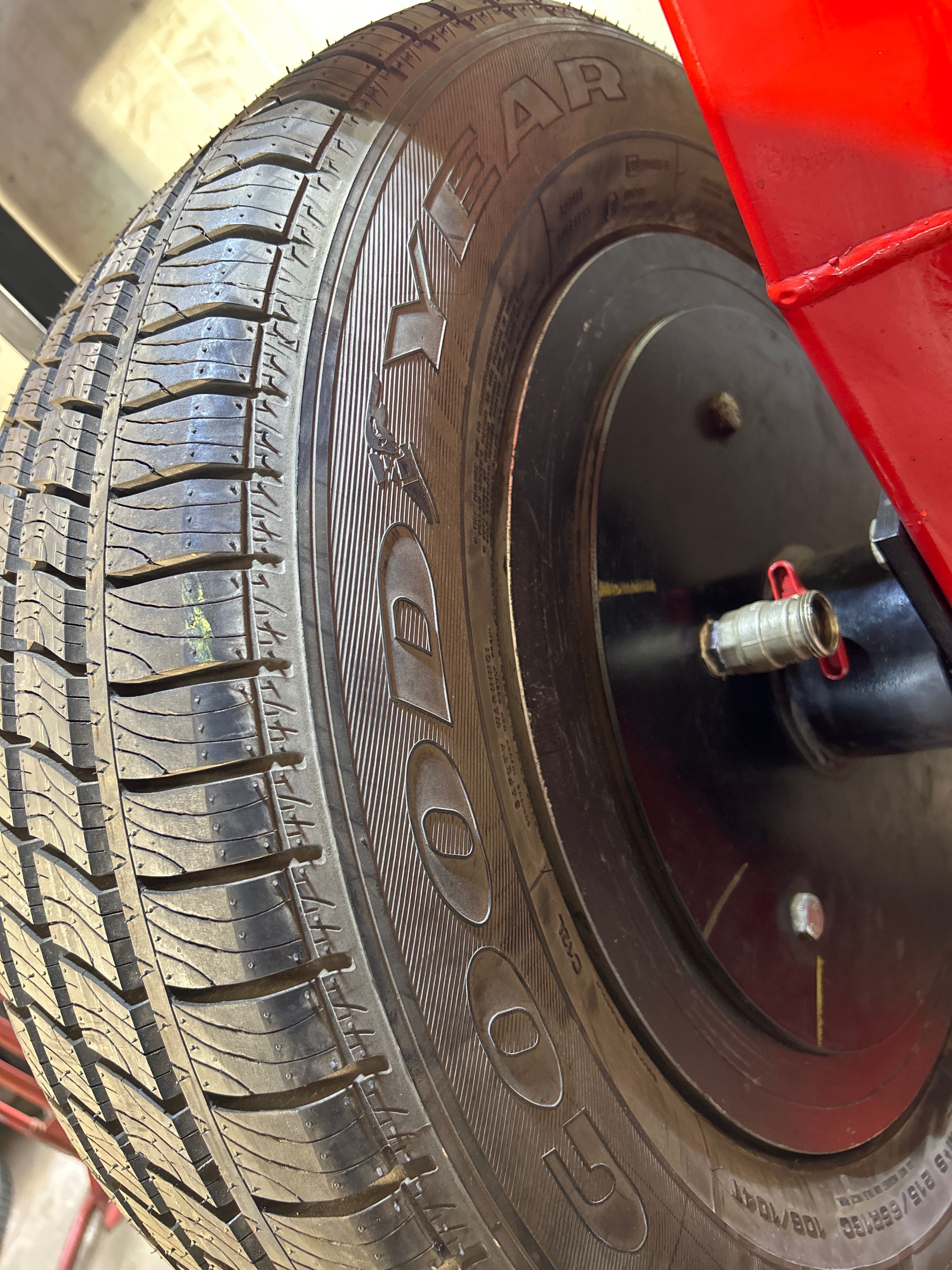Goodyear cargo Vector 2 215/65/16c 106/104T