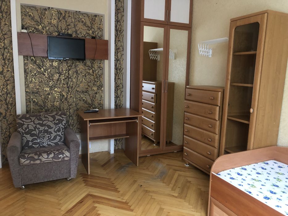 Оренда 2 кімн.квартири 2/9 вул.Лукьяненко