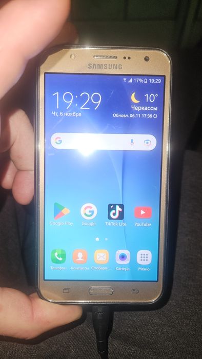 Самсунг j 7 в отличном состоянии.
