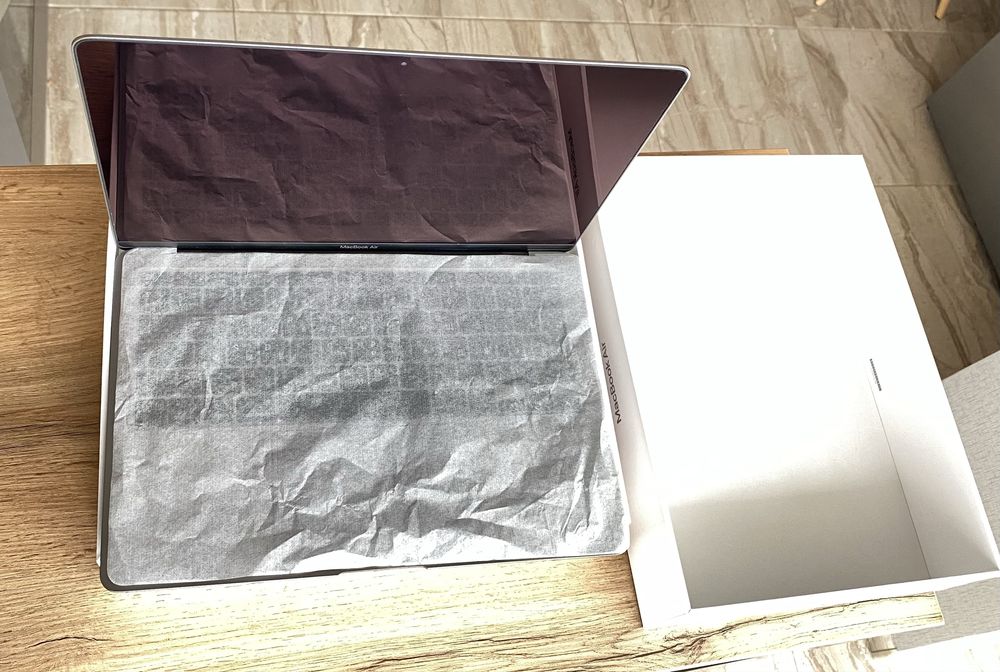 MacBook Air M1 2020 / 8GB RAM / 256GB SSD / Идеальное состояние