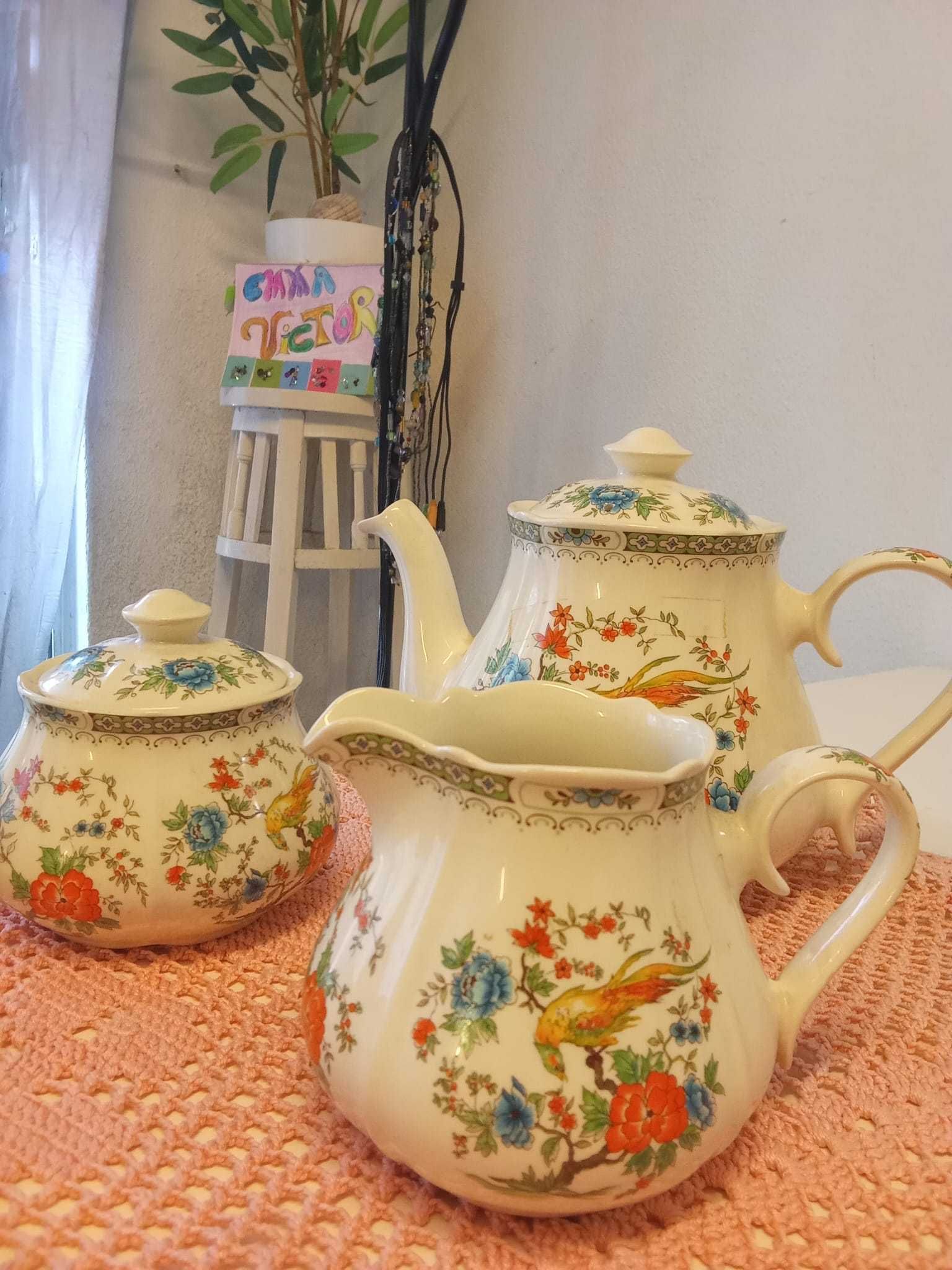 Conjunto Exclusivo de Porcelana Retro da Fábrica de Sacavém