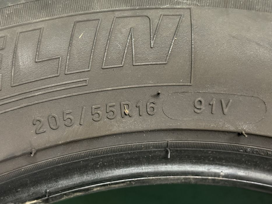 2 pneus Michelin Primacy 3 com meio piso. 205/55R16