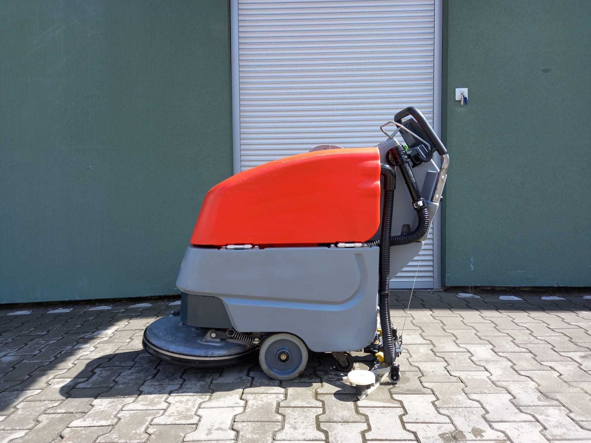Profesjonalna szorowarka z trakcją Hako B 45 TB510