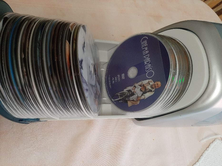 Caixa arquivadora com capacidade para arquivar 60 cd ou dvd