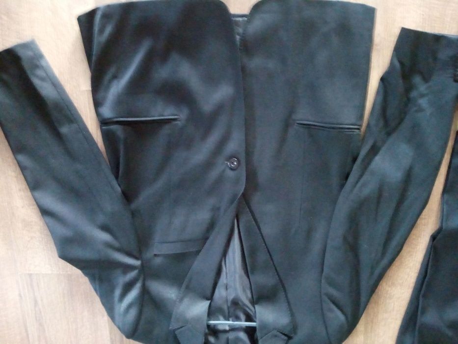 Nowy męski czarny garnitur L'ACOLE r.52/176cm