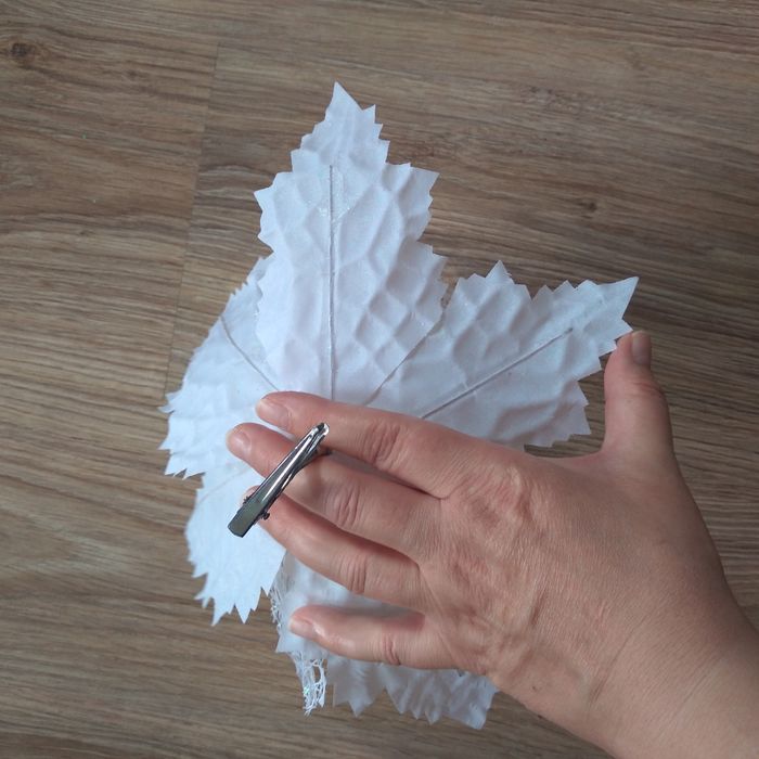 Kwiat sztuczny na klipsie gwiazda betlejemska