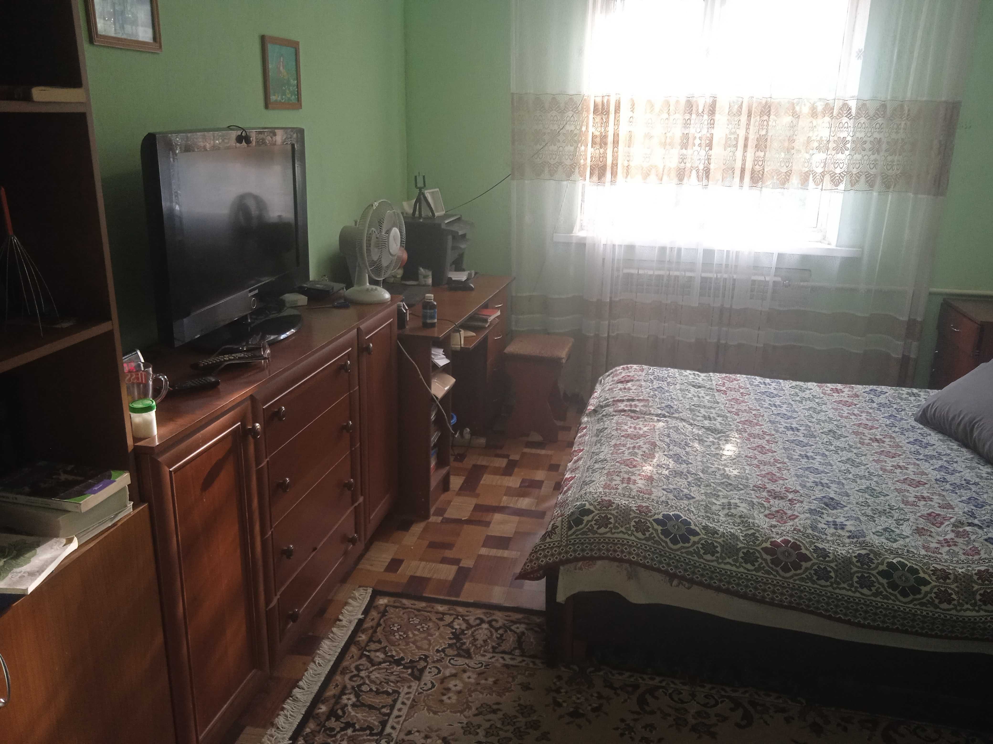 Продам будинок із земельною ділянкою