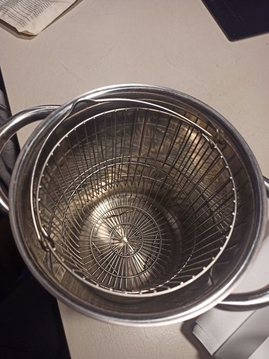 Garnek do gotowania szparagów