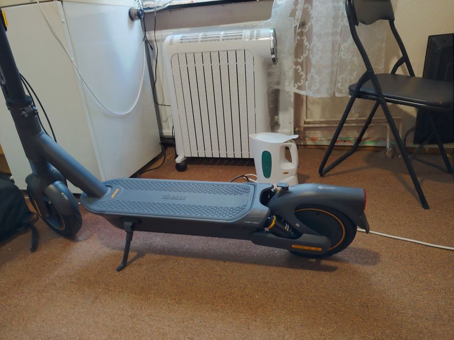 Nowa hulajnoga  Ninebot 900 W. MOCNA bateria 15 AhW. Zasięg max 65 km