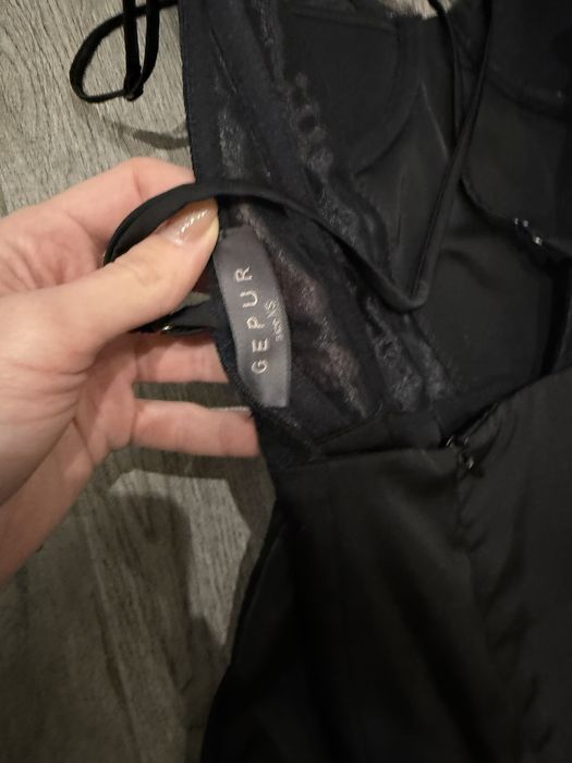 Корсетна сукня з атласною спідницей gepur